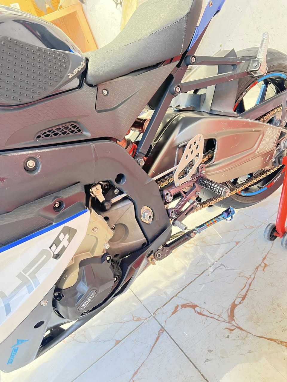 سلام عليكم. دراجه BMW.14s1000 rrكمرك مدفوع وقرصهه واصل مروريه واسط كفاله عامه نقصهه 
فقط مجمع مودات غيرهه برغي مابيهه نقص مكاني واسط نعمانيه السعر $68
وقابل للتفواض 
***********
***********
