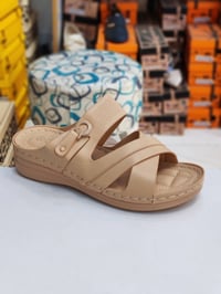 شحاطة طبي • كعب ٢سم • خانقين