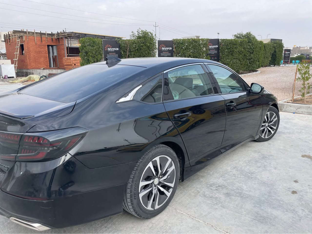 هوندا اكورد ٢٠٢٢ 
محرك ١.٥ تيربو ١٩٢ حصان 
فئة سبورت سبيشال اديشن 
كشنات جلد اسود
كشنات امامية كهرباء و تدفئة 
كاميرا خلفية 
مري تدفئة
نظام إغلاق تلقائي عند ابتعاد المفتاح عن السيارة 
تشغيل عن بعد 
بصمات ثنين 
منافذ شحن usb امامي و خلفي 
لايت خلفي رياضي متحرك 
ماشية 76000 كليومتر 
ويالة السيارة مبدلة من ١٩ الى ١٧ طسة انعم و اهدئ

السيارة يرادلها برمجة رادار 
ضربة السيارة خفيفة بالكشر فقط 
بيها بابين صفحة السايق صبغ و جاملغ تبديل شركة 
و باب الراكب تبديل شركة 
بدون دواخل بدون ايرباك 
مرفق صور السونار الحادث
رقم دهوك مميز 
السعر ١٤٨ ورقة 
السيارة بيها هزة لشهر ١٠/٢٠٢٦ 
تحويل مباشر ثاني يوم 
*********** 
اتصال/وتساب دهوك, العراق
