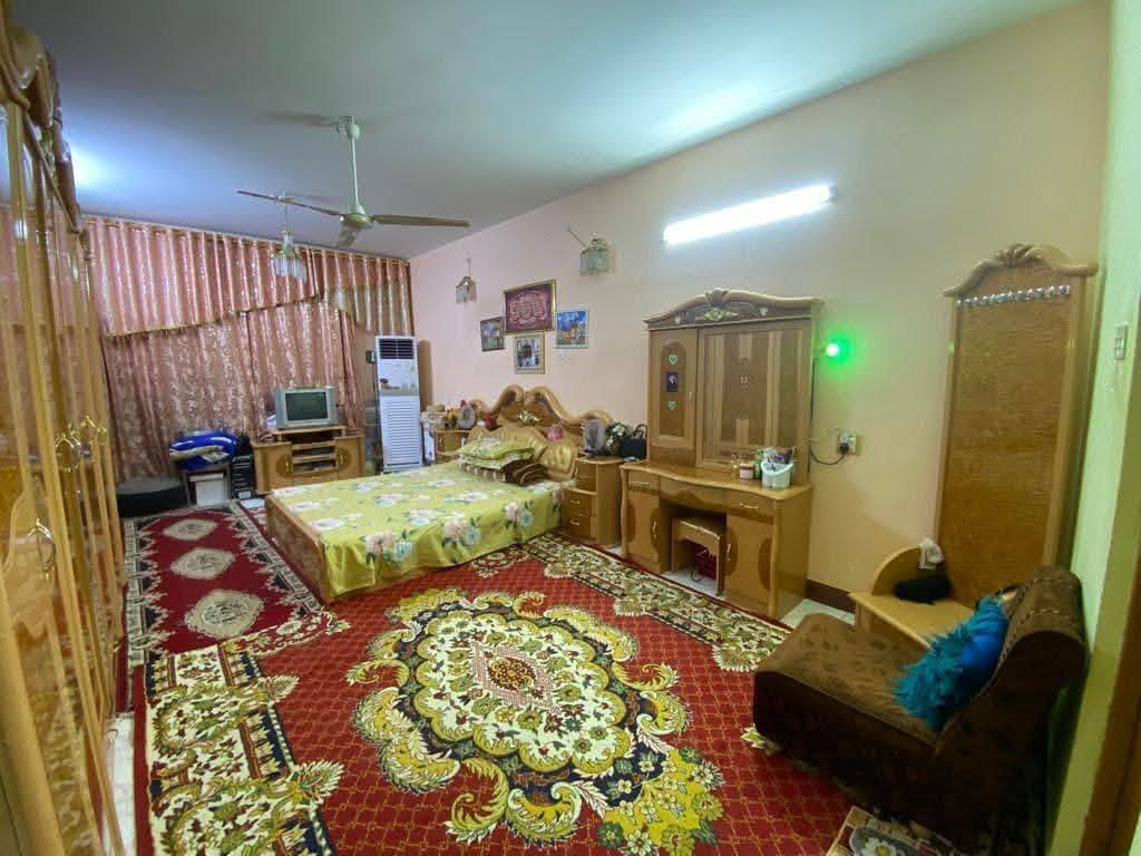 يعلن مكتب عقارات أبو انور فرع الطويسه عن وجود بيت البيع في حي الخضراء مساحة 300 متر شارع 25 متر وجه 15 متر يحتوي على ثلاث طوابق يحتوي على 7 غرف نوم وصاله وستقبال ومطبخ وصحيات وكراج وحديقه بناء 2012مكان راقي ممتاز الستفسار الاتصال//***********//***********// كما نستقبل جميع عروضكم وطلباتكم التجارية والعقارية المكتب مجاز قانونيا المكتب ماقبيل مطعم الحسون عقارات أبو انور فرع الطويسه
