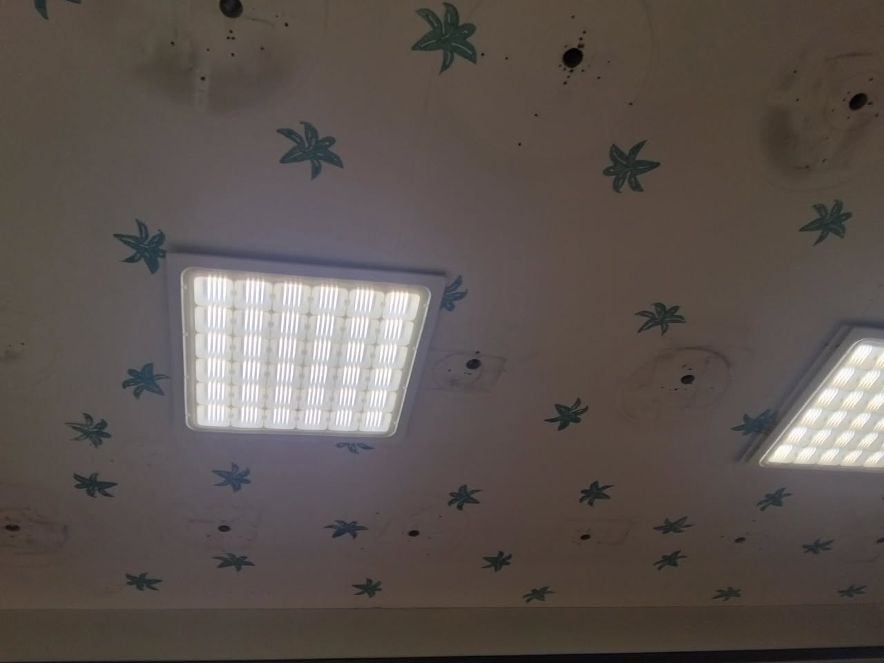 بنكات عدد ٩ استعمال قليل وانارة سقفية عدد ٤٠  الرقم ***********
