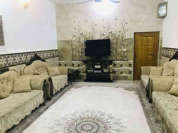 السلا عليكم بيت بحي الحكيم البيت مساحته ٢٩٥ متر ١٣ في ٢٣ نزال يتكون من طابق واحد غرفتين نوم خمسة ونص في اربع امتار ، استقبال سبعة ونص في اربعة وربع كراج يدخل فيه سيارتين ، البيت واقع بين شارع الميناء وشارع الحولي قريب على الحولي بمسافة ٣٠ متر زراعي  شراي يرسلني دز رقم راعيه
سند ٢٥ زراعي الارض باسمنا السعر ٧٢ قابل للتفاوض للطلب والاستفسار***********
