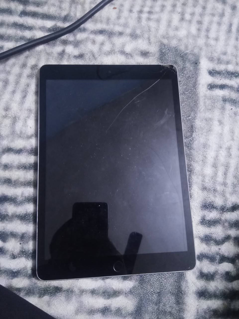 سلام عليكم ايباد 9 الكلاس مفطوره ذاكره 64بطاريته 90 اليباد مكفول عده الكلاس غراض وياه فقط كارتونه السعر 200مكاني بغداد حي اور
***********
