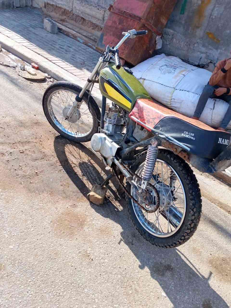 السلام عليكم دراجه للبيع كوم حديد محرك كايم مكان كربلاء الأمن الداخلي قرب سيد محمد الموسوي ***********
