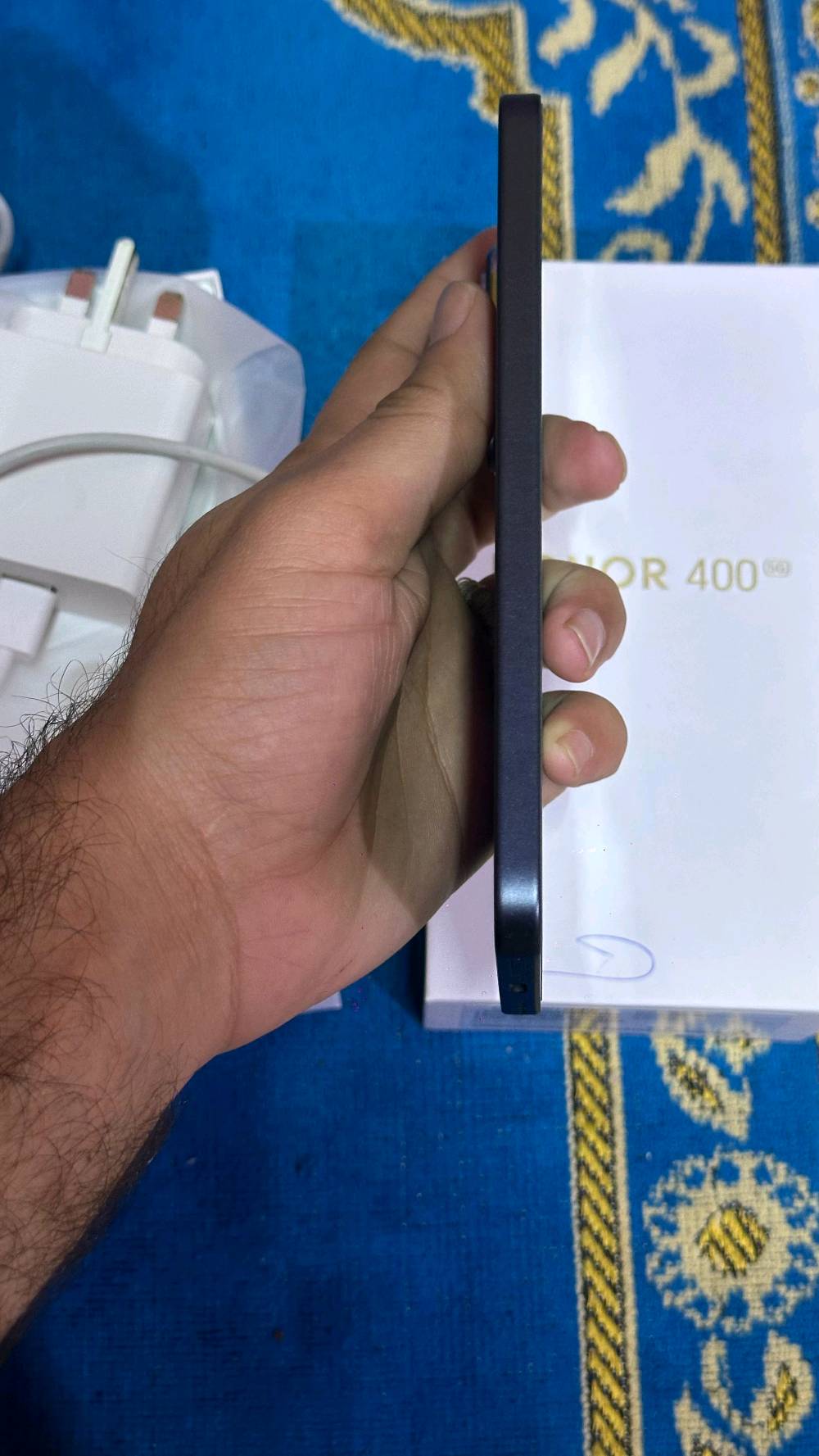 هونر 400 5G 
الذاكره 512
اللون اسود 
البطارية 6000
الكامره 200 ميغا مع تفاصيل كثيره
النظافه 100%

متوفر للأستبدال والبيع
