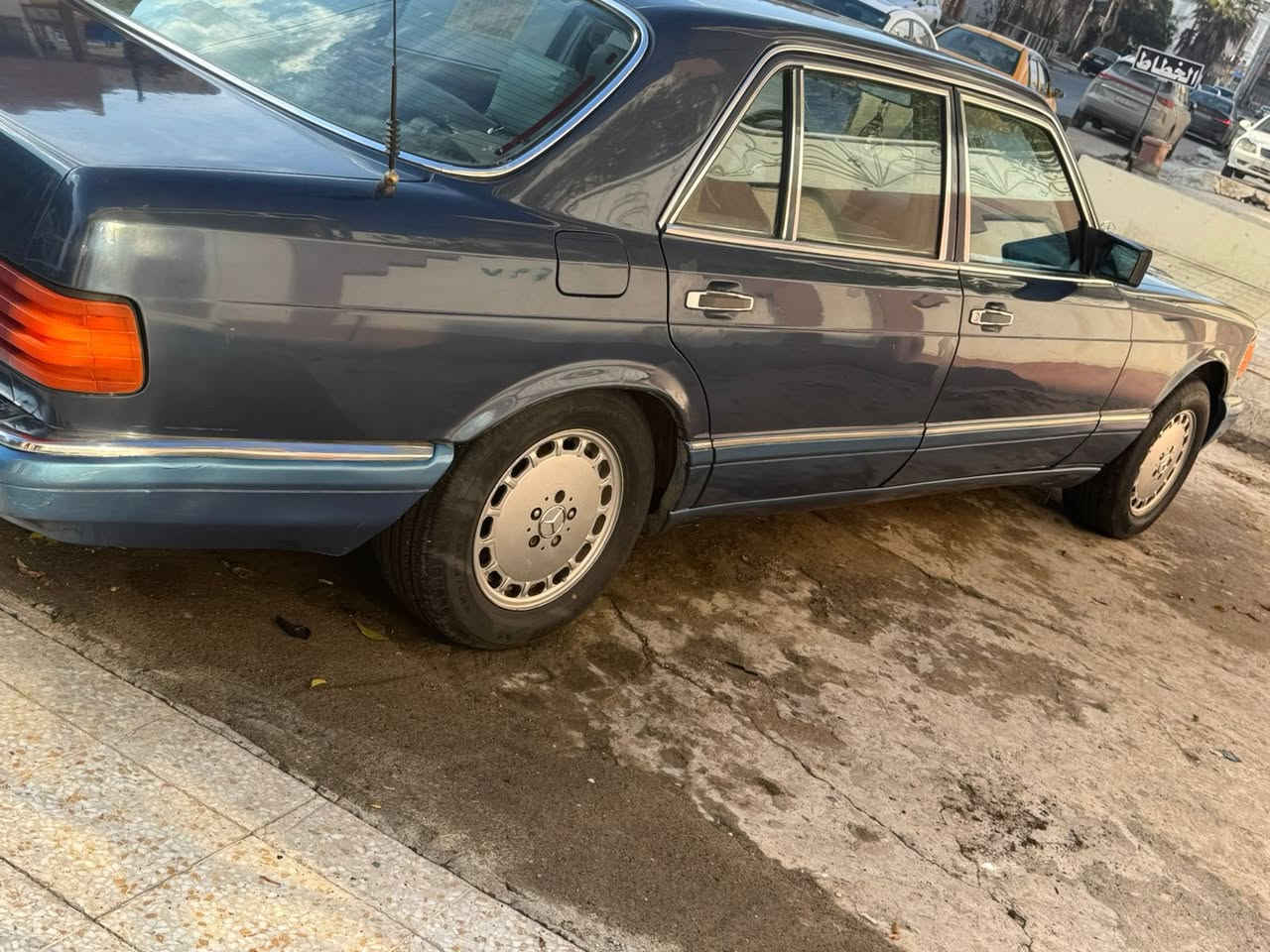 السلام عليكم
السلام عليكم

مرسيدس رئاسي للبيع موديل 1988

باب طويل 300SEL داخل جلد كهرباء

رقم نينوى 

سنوية لغاية 2028

رقم ***********
