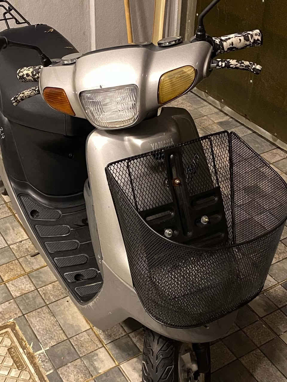 ماطور بوتين اخو الشحن حيل نظيف مكينه مامفتوحه حيل نظيفه وشاصي شرط وايرمنيه كلو شغاله كيج بانزين وكيلو متر تايرات جدد مرايات وسله ماطور جاهز 
سعر 550 الف وبي مجال للشاري
*********** عنواني موصل حي الفلاح
