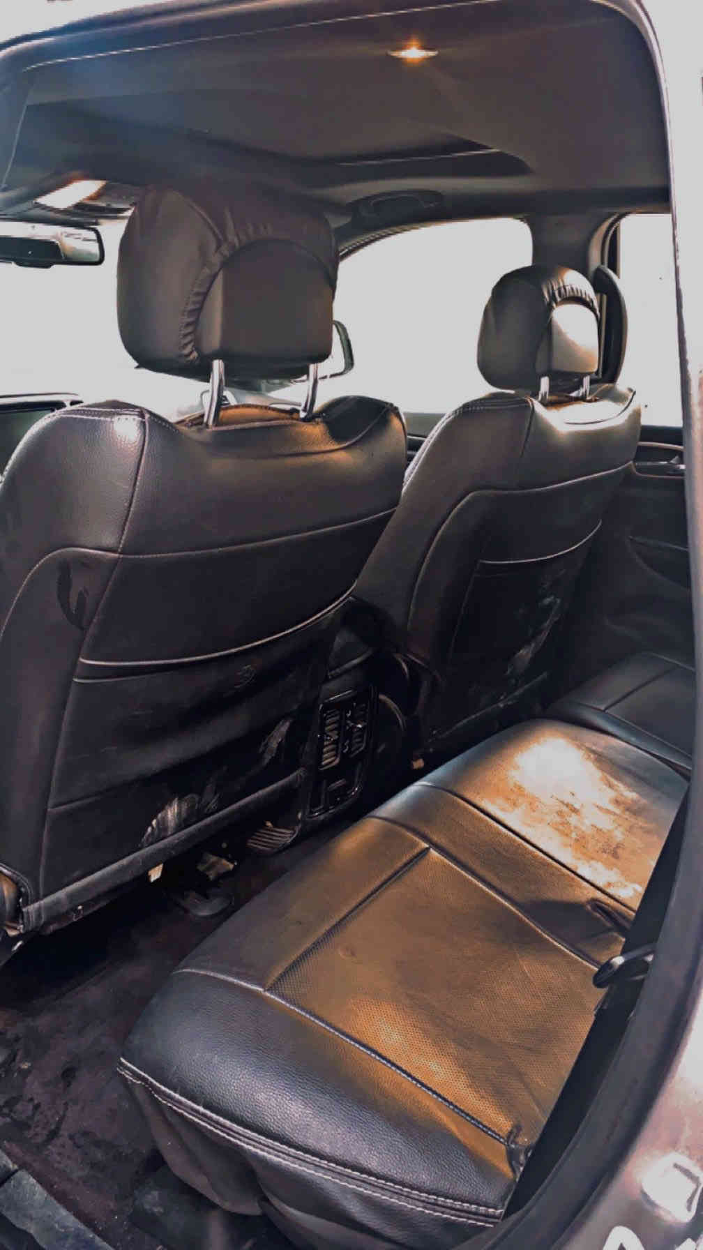 السلام عليكم 
جيب 2016   
شيروكي لمتد  فول
بيها ٥ قطع صبغ ابيعلك حزام علمود ما اتفاشل وياك   
ماشية٩٠ الف  
المواصفات فوول  :
محرك 3.6L  v6 
بانوراما فتحتين
اشاير بالمري
 ثلاث وضعيات قيادة 
ويل كب 
بصمه ابواب 
ستتم صوت رهيب مع دمام خلفي 
كشن السائق خزن ميموري
هيترات بالكشنات 
حساسات أمامية وخلفية 
توقف ذاتي عند الخطر  
لايت لد 
 كشافات لد 
قيادة ذاتيه مع كروس سرعة 
 شفتات بالستيرن مع تدفئة 
 تشغيل عن بعد 
 الصندوك شفط كهرباء
تخم تاير جديد 
جميع الكشنات كهرباء 
السعر ١٦٠٠٠ ومجال بسيط
اتصال او وتساب ***********
