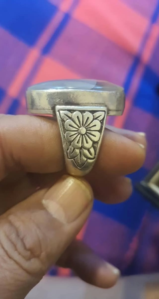 صياغه يدويه ثقيله بي حجر يماني شجري ذمه ١٥٠ قفل ناصريه سوق شيوخ رقم الوتساب *********** ما عندي توصيل
