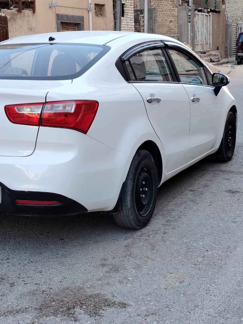 السلام عليكم
السلام عليكم كيا ريو للبيع 

مديل 2013 خليجي رقم نجف دولي سنويه جديده بسمي 

بيهه صبغ جاملغ خلفي وشبر بل جاملغ الامامي وبيهه باب خلفيه مبدله نفس اللون بدون صبغ وباقي مكفوله مكينه 1600 قطرتين  مكينه كير حداديه تبريد كلهن مكفولات مكاني نجف شارع المدينه السعر 88 وبيهه مجال للستفسار ***********
