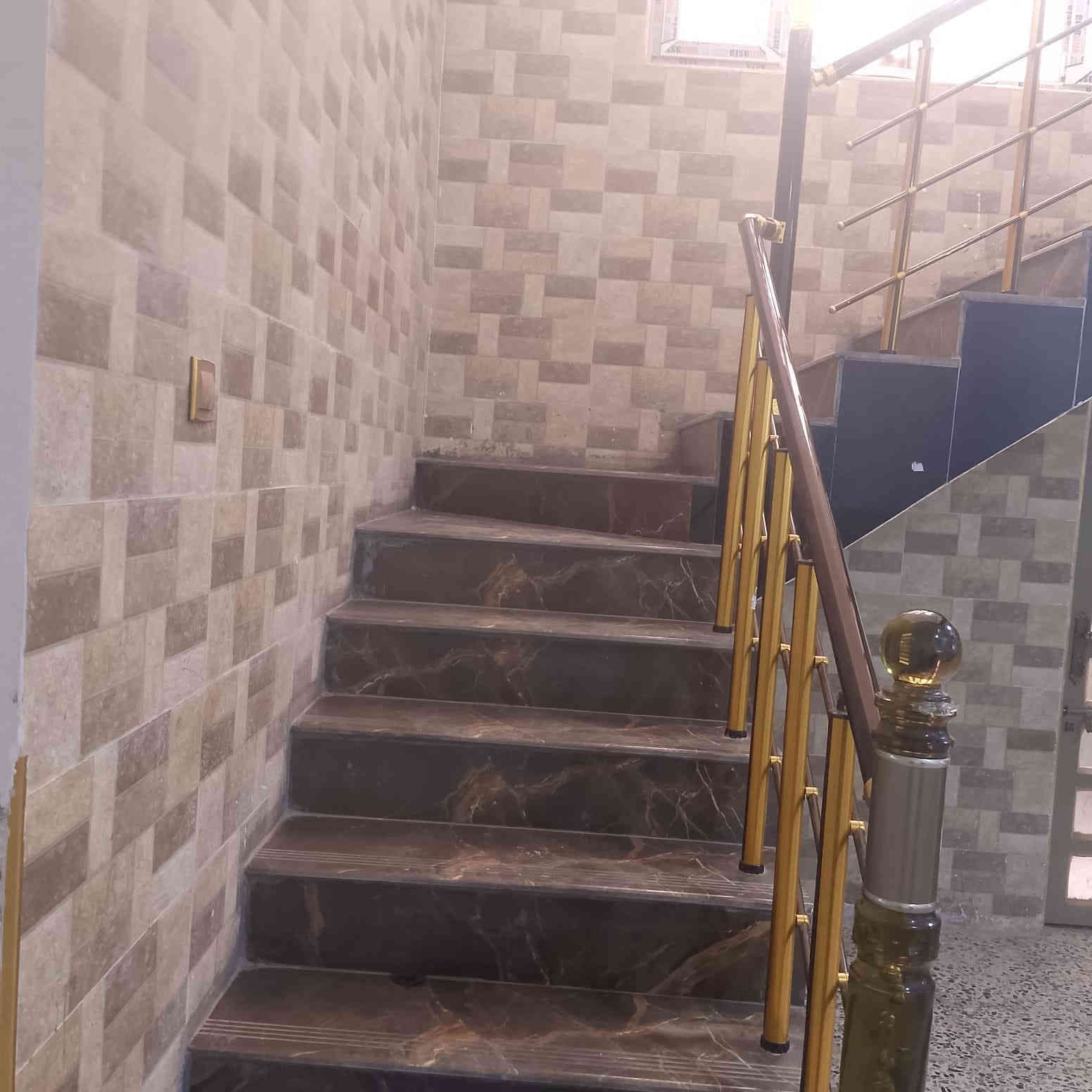 السلام عليكم  بيت اللايجار  العنوان  بدايه الصوفيه قرب من فندق الرمادي 
 استقبال غرف عداد 2  وصاله ومطبخ وحمام داخلي وخارجي  تصوير البيت موجود
💬للأستفسار مراجعه السعر 500بي مجال
       مكتب مصطفئ العلواني للعقارات 
    ***********   📲
🌐الرمادي الشركه مجاور اعداديه فلسطين
