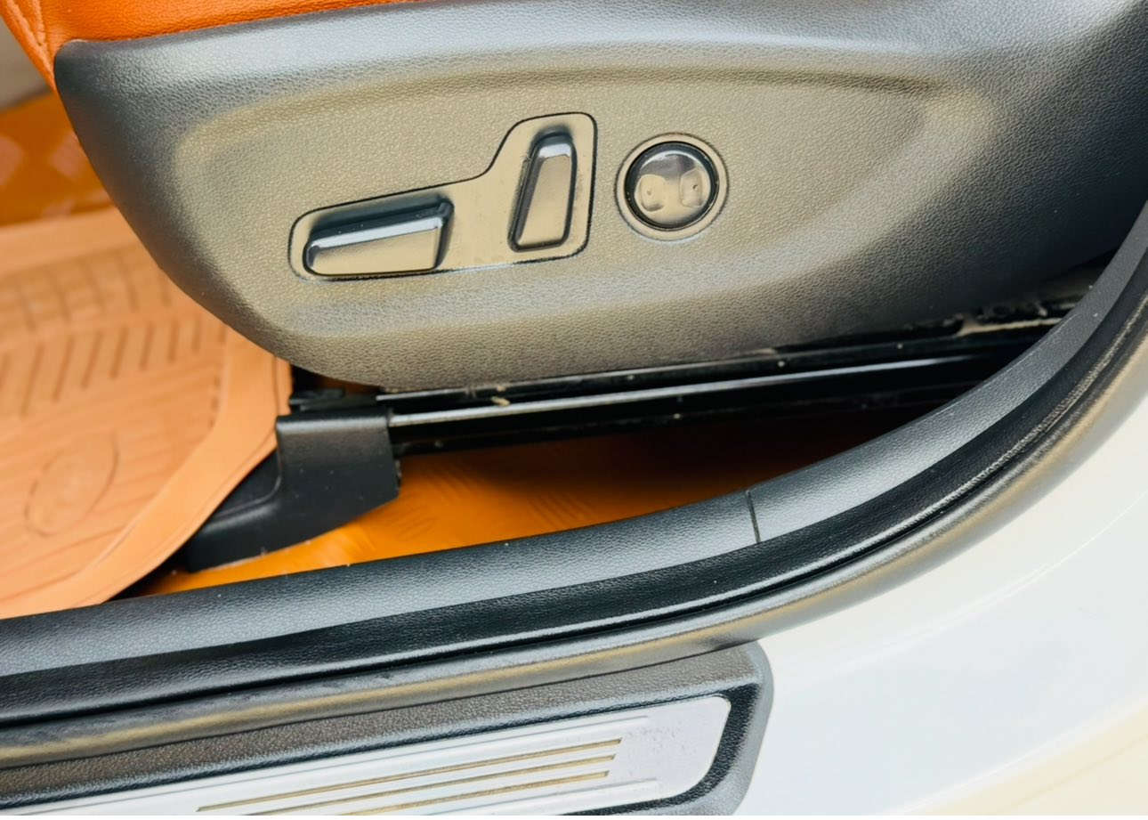 السلام عليكم من رخصه الادمن توسان موديل 2020 خليجي رقم بابل إنكليزي تحويل مباشر فول مواصفات عده البنيراما   المواصفات بصمه تشغيل وبصمه أبواب شاشه كبيره كأمره أماميه خلفيه داخل صاج شاحن واير ليس تحكم مقود جهتين كشن جلد بقلاوه + كشنات كهرباء تبريد امامي خلفي حساس  اشاير بالمري  نضام ترحيب عند الاقتراب خمس عدسات إشاره لكزز وشباك لكزز  مكينه 2000 دوش وباقي المواصفات معروفه ❗️❗️السياره مكفوله من الصبغ والتبديل حته الدعاميات كفاله من صبغ 

السعر 205 وبيها مجال 
للاستفسار ***********
