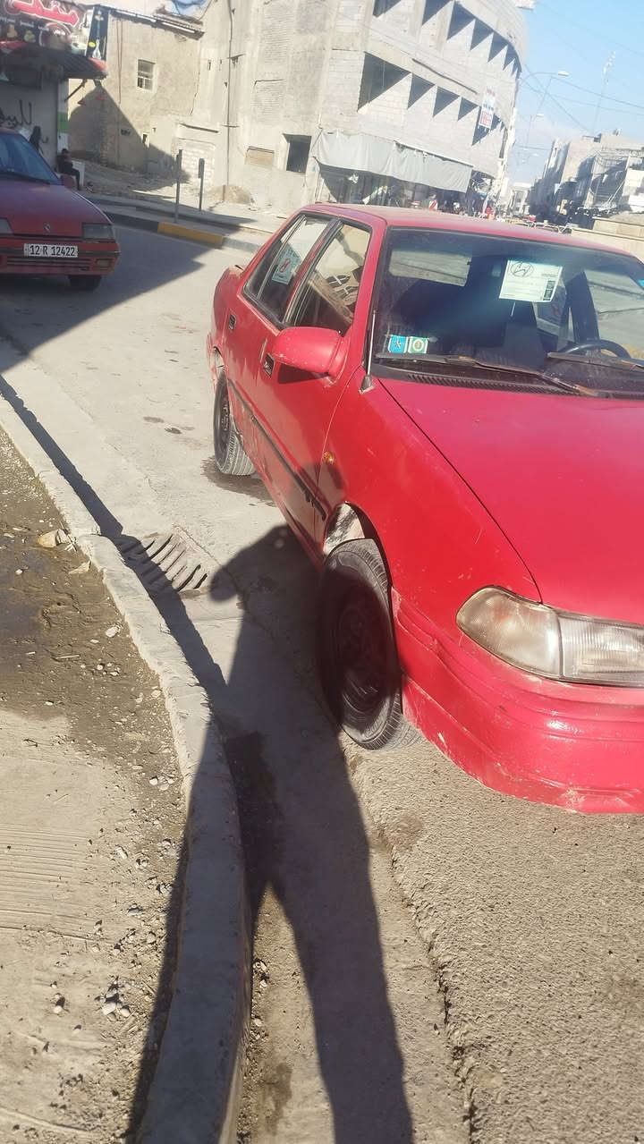 السلام عليكم، 
(قصط مابيع نقد فقط) 
هوندا بوني 
كير ومكينه بروتون شرط
طخم تايه 
وايرمنيه عام شغاله 
سنويه 31
كاربون بانزين بيها 
اني صاحبها الشرعي وشرط الوكاله والتحويل 
العنوان:  جانب الايمن 

الشراي يتصل 
***********
***********
