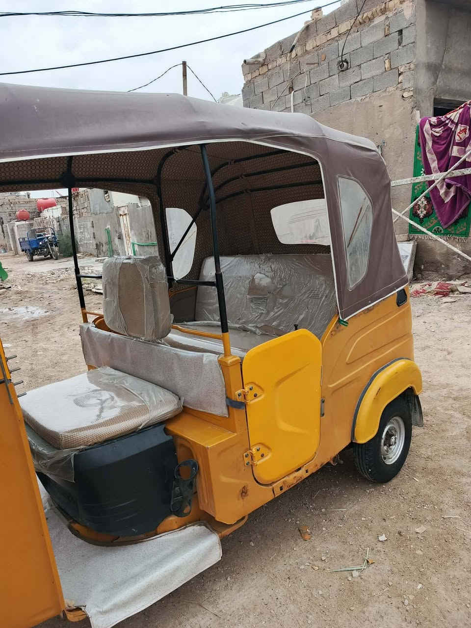 سلام عليكم تكتك للبيع 2021 مرقم العنوان ميسان حي رساله سعر 6700وبيها مجال ***********
