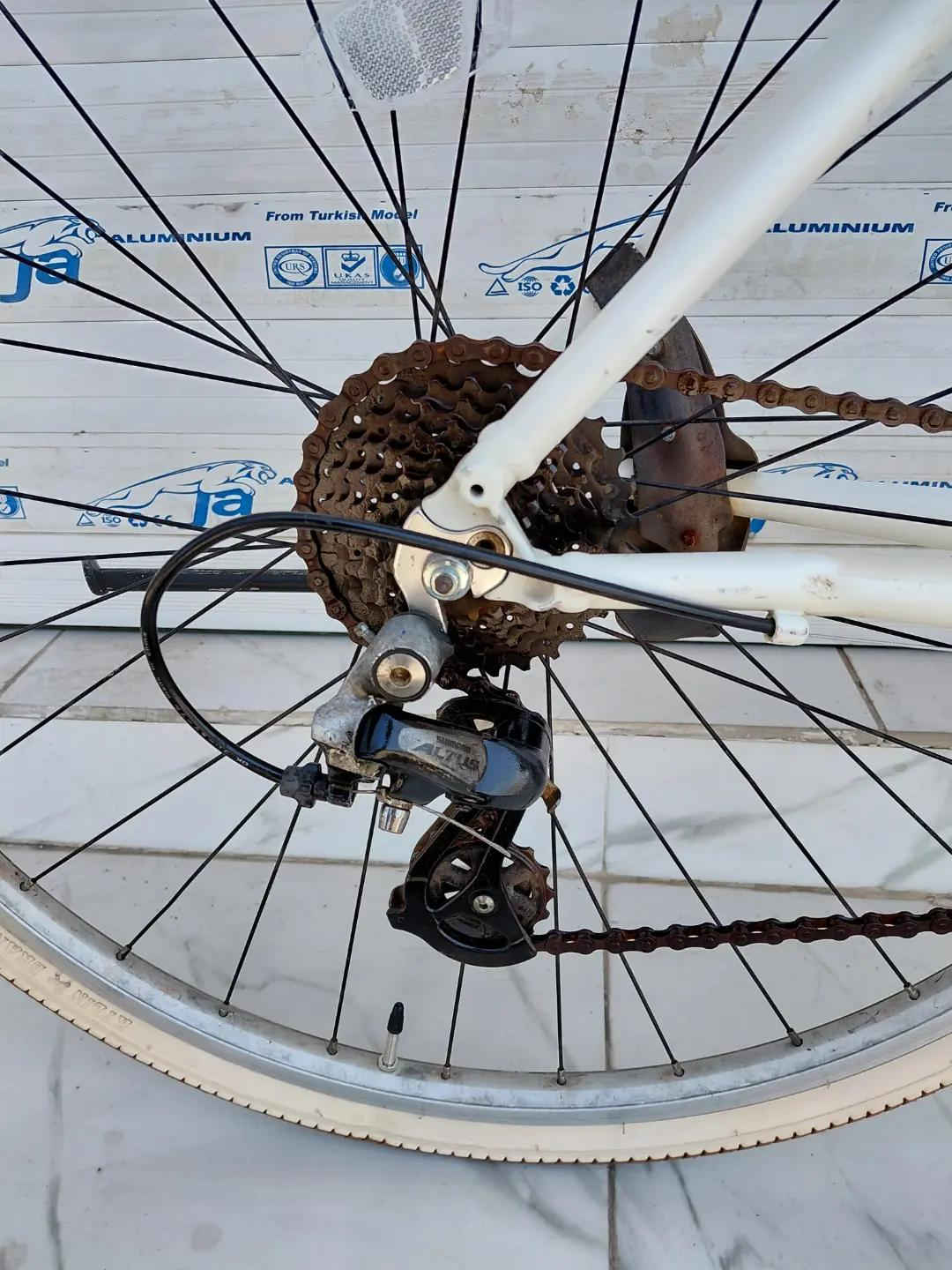 PRECISION C700 ارتفاع الفريم 46 فول المنيوم ماشة حديد 3 × 8 سرعات من SHIMANO ويالة طبقتين كمبليون تايرات 700 / 37 جاهز ومرتب السعر 165 الف شامل التوصيل    ✈يوجد توصيل لجميع المحافضات ✈ كركوك مدخل سايدين حي الاسرى والمفقودين  معرض ابو شيفان ( *********** )
