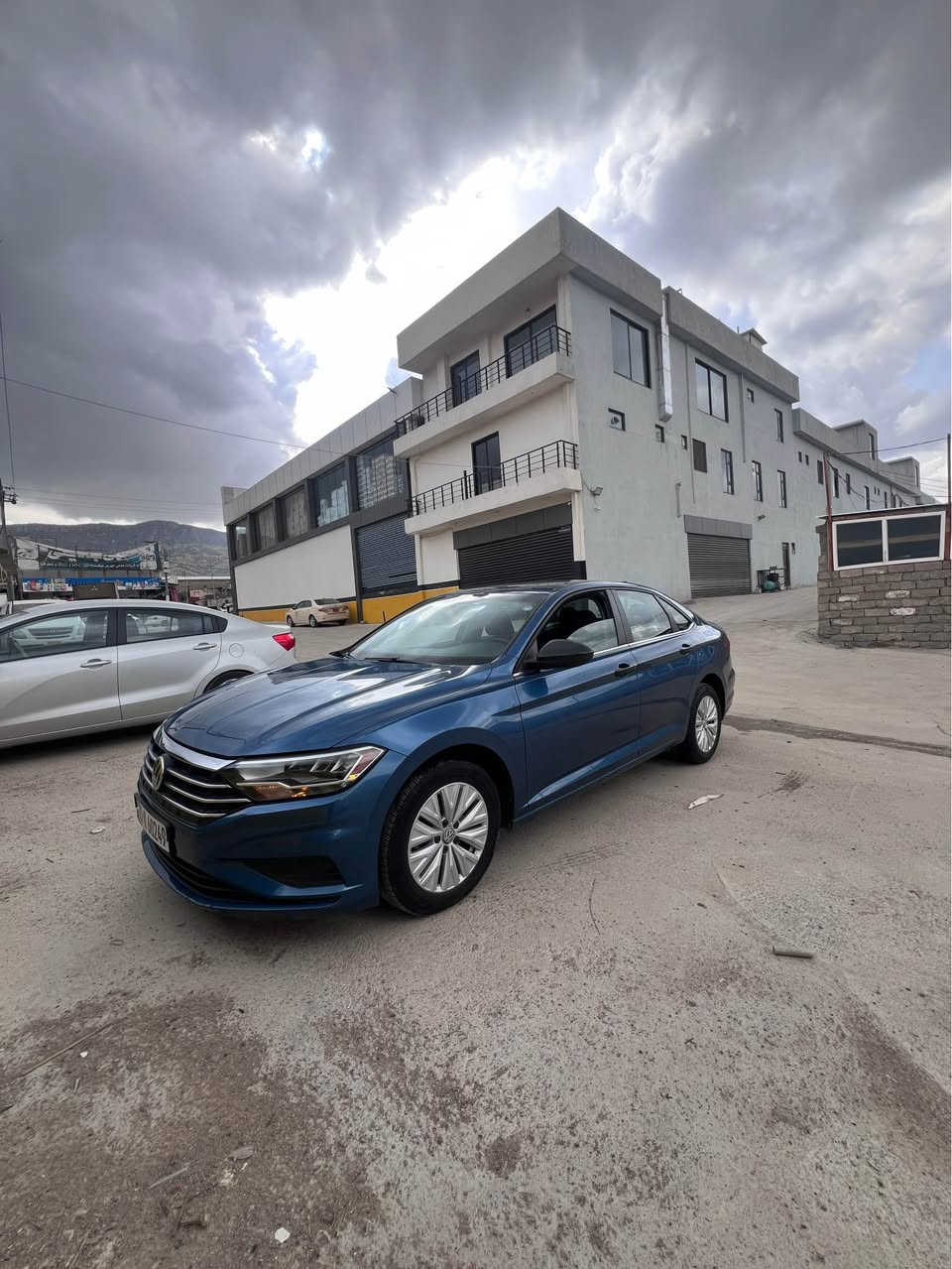 جيتا موديل ٢٠١٩ محرك ١٤ توربو 
كير ومحرك وتبريد بشرط 
رقم اربيل بس موجوده بدهوك
سياره باسمنا تحويلها اقل من س
رقم انگليزي رقم جديد 
بصمه تشغيل وبريك بصمه 
شاشه وكاميره و حساس 
رادارات وتحديد سرعه 
تبريد مركزي ومرايه كهربائ
لايت زينون من شريكه 
اكو هوايه مواصفات اخرى 
سياره بيها اربع قطع صبغ يعني 
جاملوغ امامي مع باب سكن 
وجاملوغ خلفي مع باب ورا سكن
طبعا بدون دواخل بشرط 
ايرباك فقط برده و ستيرن 
بعدين كلها وضع شريكه 
بجم كبس بجم وبدن وشواصي 
كلها وضع شريكه 
طبعا رقم شاصي موجوده مع صوره
سياره مكانها دهوك و داخل دهوك
سعرها ١١٧ ورقه مجال 
*********** بيها واتس دهوك, العراق
