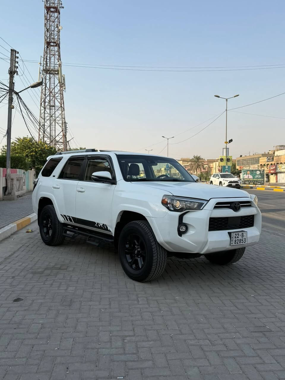 السلام عليكم
للبيع تيوتا فور رنر 4 رنر 
موديل 2021 
وارد امريكي حادث حسب ما موضح في الصور 
ربع الجاملغ والبنيد امبدل نفس اللون 
ماشية 45 الف فقط 
مواصفات بصمه فتحمه رادار امامي كامرة 
وكشنات جلد كهرباء 
السيارة بيها تخم تاير جديد 
كامله اي نقص مابيها كلش جديده 
مكينه 4000 سته سلندر 

للبيع بسعر 280 ورقه وبيها مجال 

للاستفسار الاتصال عل الرقم ***********
مكانها بغداد
