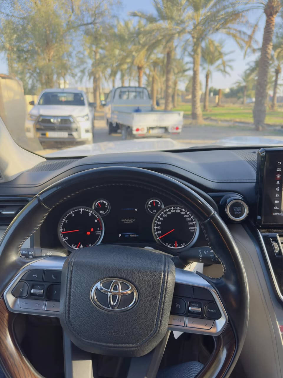 السلام عليكم  لاندكروز GXRLiMTDاصل فول مواصفات(٢٠٢٤) كفاله عامه 
السياره مال جناي ماشيه ١٨ الف فقط 
بسمي تحويل مباشر السياره جديده للشرايه التصال 
ع*********** 
السعر ٧٢٥ بيه مجال بسيط للشراي
