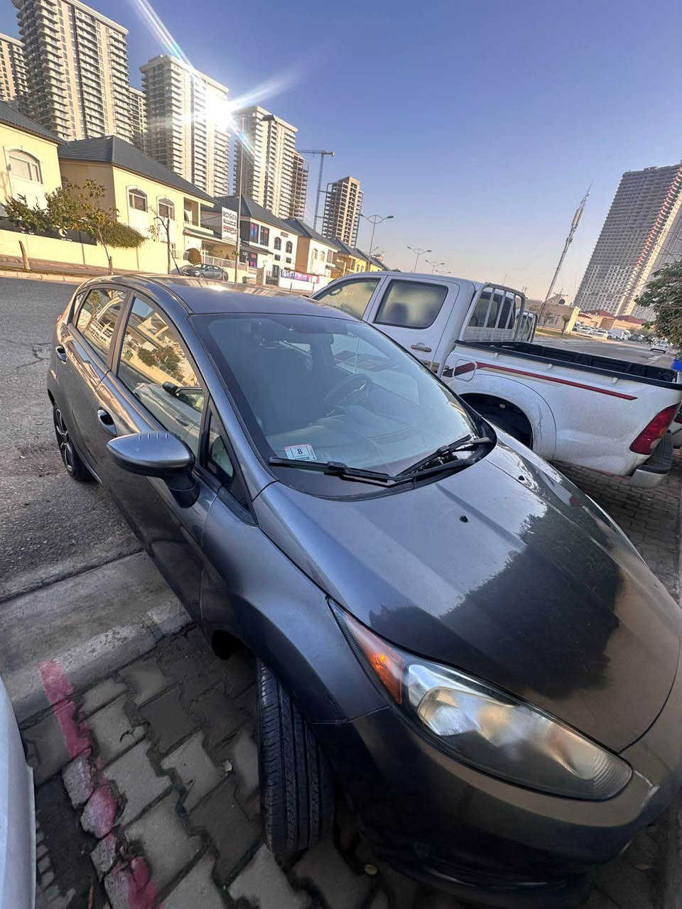 فۆرد فێستا مۆدێلی ٢٠١٨ ، تەنها یەک دەرگای سەکنی سبوغە ، پێش و پشتی کەپسە داخیلی نیە ئێرباگی نەتەقیە سەیارەکە مواسەفاتی se ، سەیارەکە ٦٠ هەزار رۆیشتیە ، گێر و مەکینە بەشەرت نەکرایتەوە ، هەیکەلی سەیارەکە زۆر بە خاوێنی ماوەتەوە ( یەک دەستە) ، رەقەم و سەنەوی نوێیە ، داوای ٨٥ وەرەقەی لێدەکەم ، رەقەم *********** أربيل, العراق
