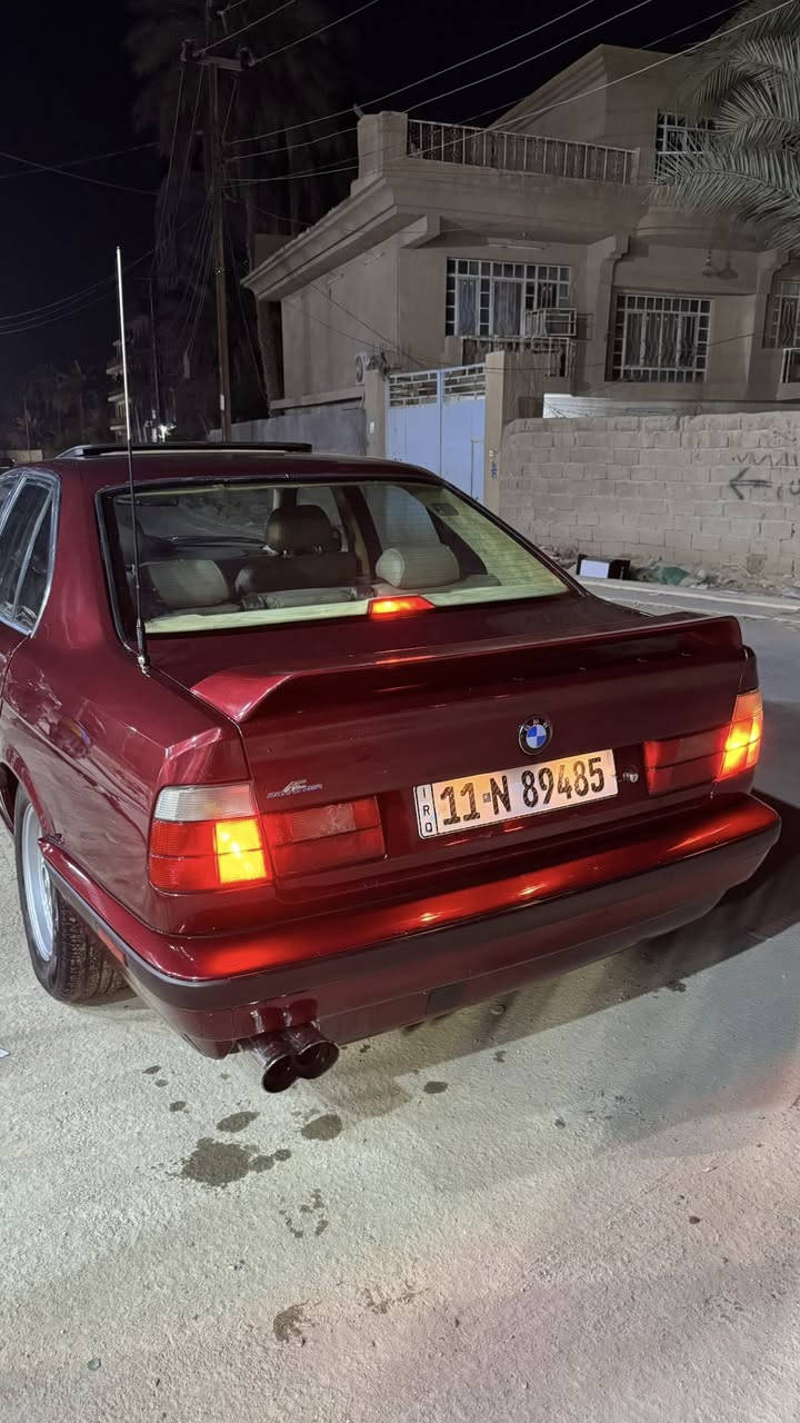 BMW 525i 1992 سنوية وهزة ورقم جدد
سيارة جاهزة من كل شي 

سعرها ٧٥ وبيها مجال بسيط 

مكانها كربلاء ، للتواصل والاستفسار هذا الرقم :***********
