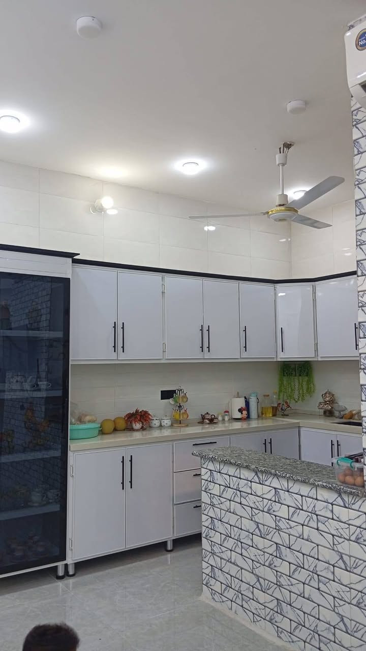 السلام عليكم
دار للبيع بناء جديد كونكريت مسلح طابقين مساحه 125م 
حي الزهراء شارع المستوصف خدمات كامله 
للأسفسار ***********
