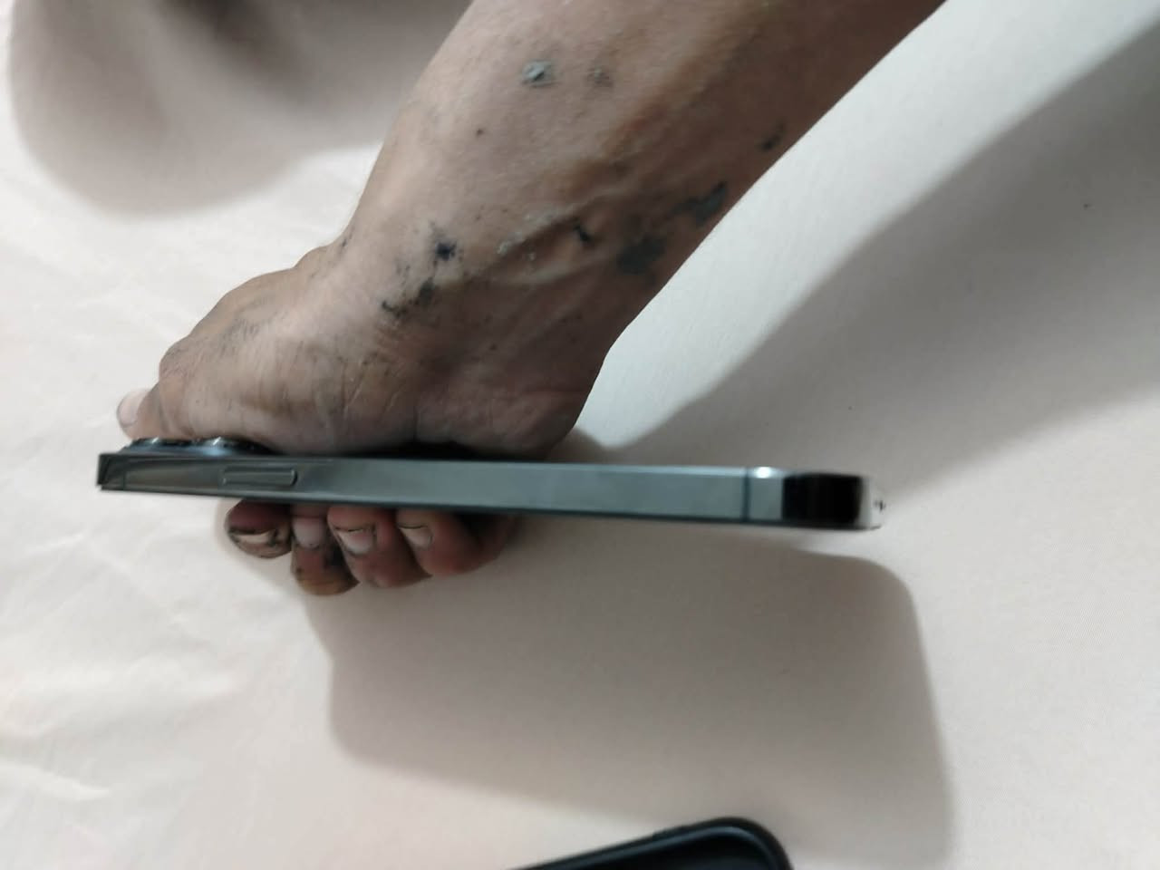 اقره تفاصيل قبل لا تدخل 
13pro max ذاكره 256 
لون مميز رصاصي طافي 
مبدل شاشه وبطاريه وفيس إيدي مرات يشتغل مرات لا 
فلاش مايشتغل وشاشه من تنصي لاضائه ترمش لباقي كله شغال 
سعر ٣٥٠ وبي مجال بسيط
مكاني بغداد زعفرانيه ماعندي توصيل بغداد, العراق


**إذا كنت صاحب هذا الإعلان وتريد حذفه لأي سبب، رجاءا أرسل رسالة إلى الدعم الفني**