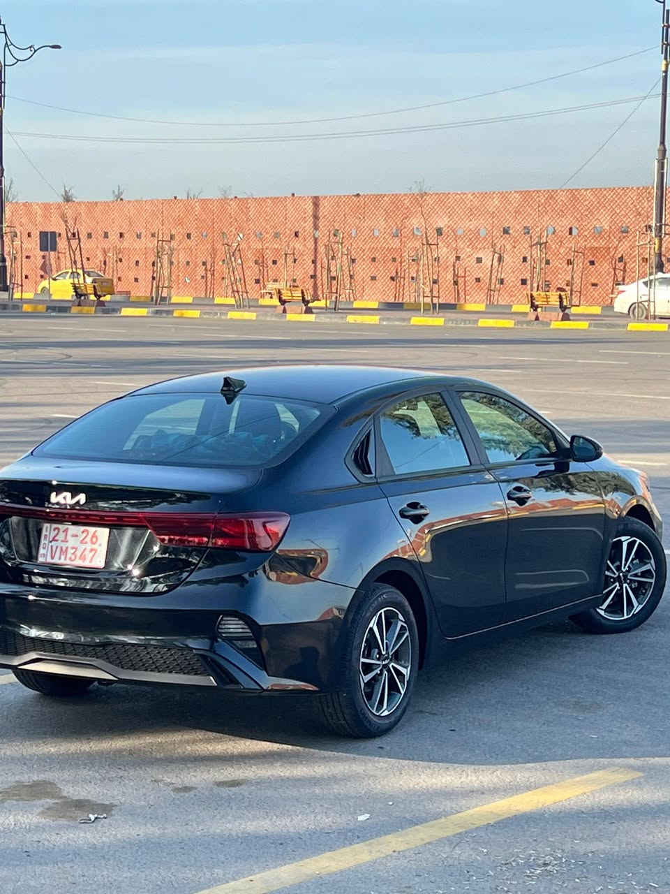 السلام عليكم 
فورتي 
موديل 2024
كاتي شمال ( دخول جديد )
سياره مواصفات 
ثلاثه انظمه قياده سبورت نورمال وسمارت 
نقطه عمياء 
اشاير بالمري 
حساسات قياده ذاتيه تحديد مسار شاشه وكامره 
محرك وكير شرط 
محرك 20 دوش 
ماشيه 16 مايل 
سياره ضررها جاملغ امامي صبغ ودائر الخلفي تعديل بارد 
بدون ايرباكات بدون دواخل
رقم الشاصي مرفق مع الصور  
السعر 142$  وبيها مجال
🛑ملاحظه مهمه
 يرجى الاتصال من  الساعه 9 صباحأ إلى الساعه 9 مساء
#العنوان موصل الجديده شارع بغداد مجاور سنتر بغداد
#مكتب ال رزان للسيارت
***********
***********
