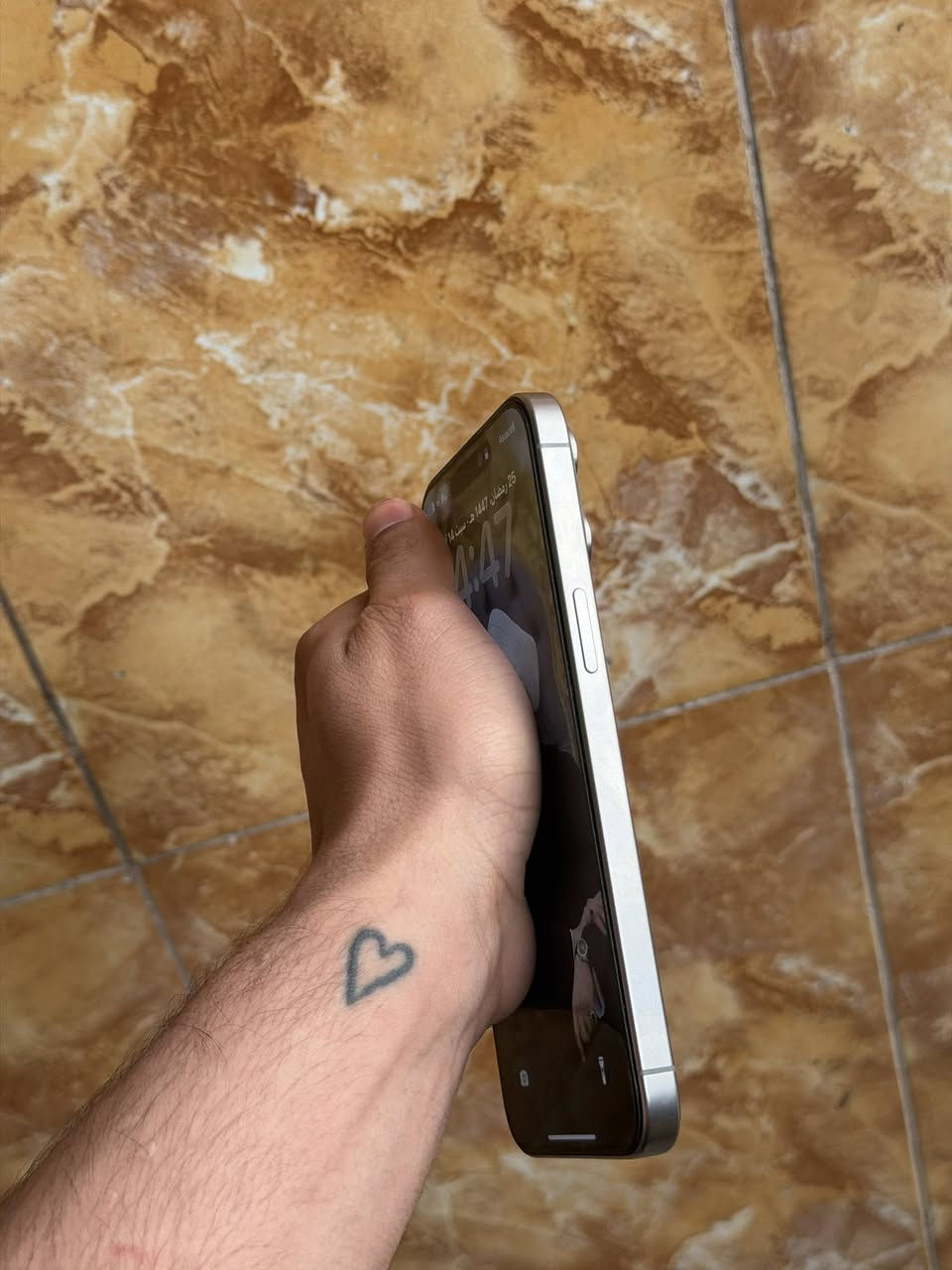 ايفون 15 برو  ماكس📱
 عربي شرق اوسط
بي نقطه فقط بالشاشه بدون أي تاثير 
ذاكرة ٢٥٦✅
 اللون رصاصي 
البطارية 87٪🔋
 بغداد الشعلة📍
السعر 825 قفل
***********
