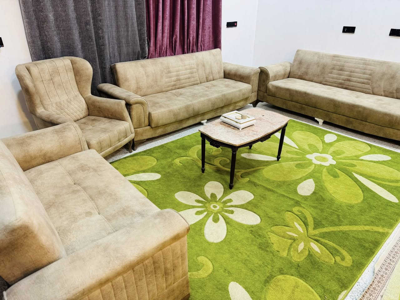 السلام عليكم تخم ١٠ مقاعد تركي مودرن نضام الخزن والسرير من هوم سنتر ثكيل وقوي كلش قماش وتر بروف *********** واتساب
