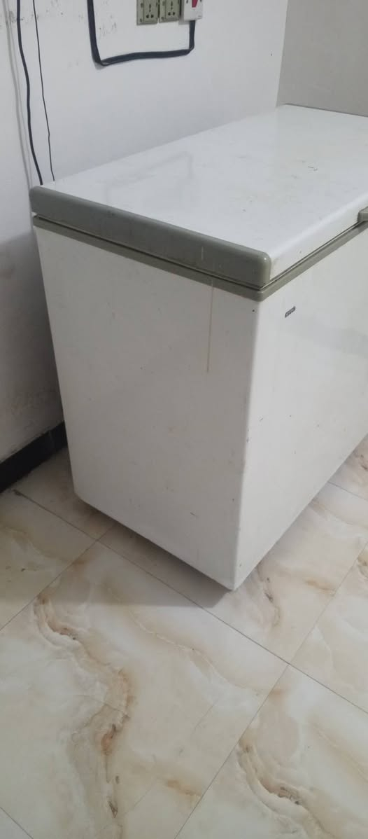 مجمد للبيع نقص غاز او ليك ماعرف والله ماطور شغال نضيفه كلش تجي وتفحص السعر 150 الف وبيها مجال 
***********
