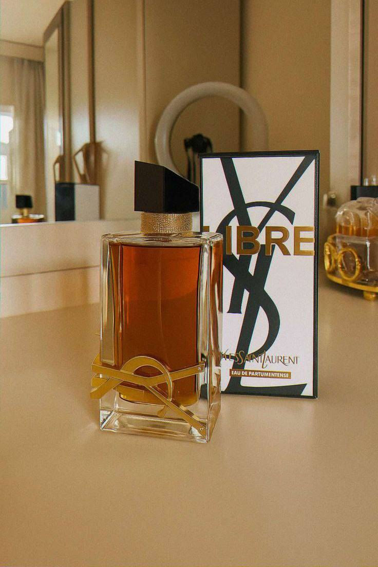 شعور. 🤎✨
"في عالم يضع الحدود، أنتِ تختارين كسرها. LIBRE هو العطر الذي صُمم للمرأة التي لا تخاف أن تكون نفسها الحقيقية. إنه مزيج ثوري من الأنوثة والقوة.✨🤍
​يبدأ العطر بنفحات منعشة وجريئة من اللافندر الفرنسي المستخرج خصيصاً ليمنحكِ شعوراً بالتحرر المطلق، يليه قلب دافئ ومشرق من زهر البرتقال المغربي الذي يضيء طريقكِ. يستقر هذا العبير الساحر على قاعدة عميقة وغنية من الفانيليا والمسك التي تترك أثراً لا يُمحى.🤎🫧
​LIBRE من YVES SAINT LAURENT. ليس مجرد عطر، بل هو إعلان عن الاستقلال. ارتدي حريتكِ."🤎✨


**إذا كنت صاحب هذا الإعلان وتريد حذفه لأي سبب، رجاءا أرسل رسالة إلى الدعم الفني**