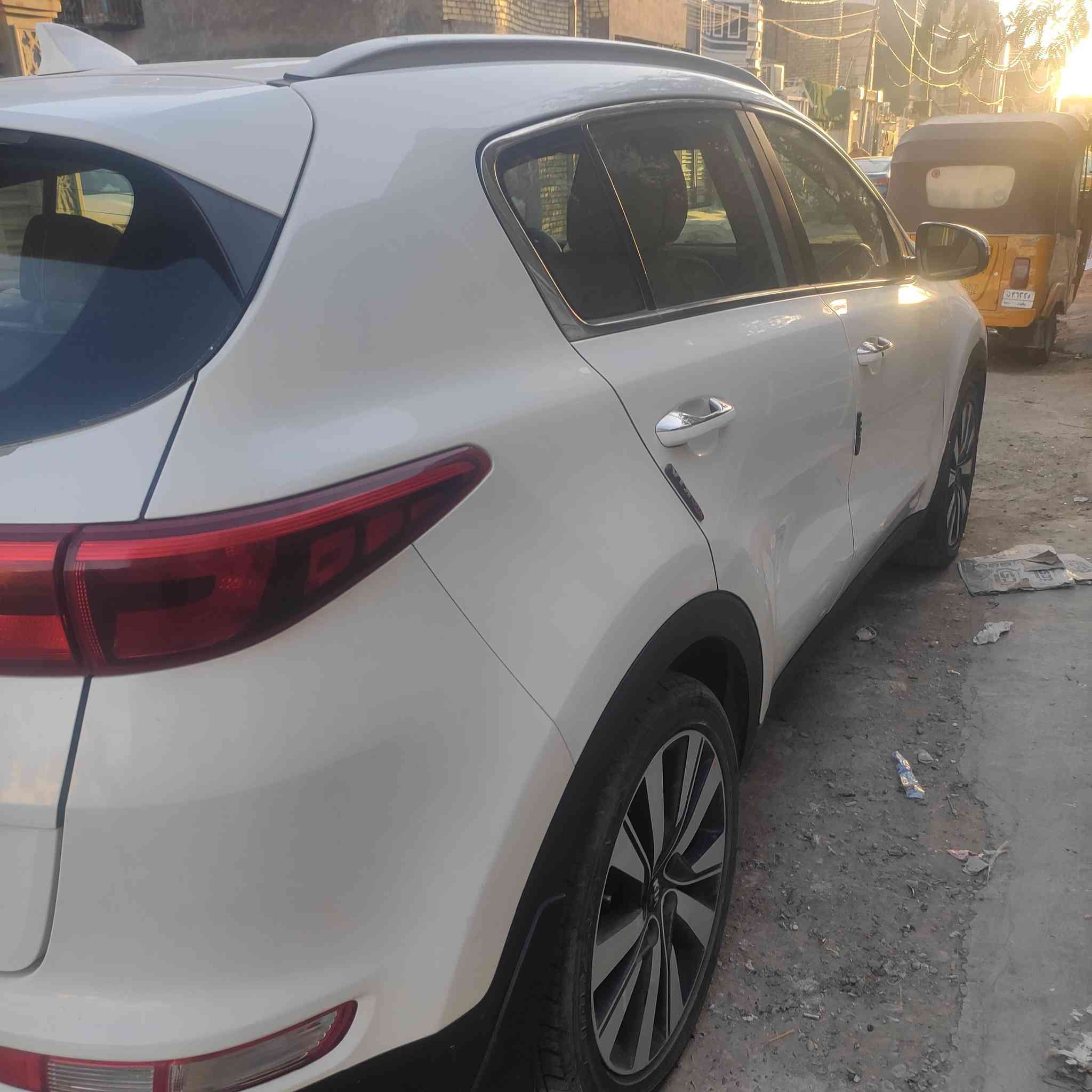 السلام عليكم كيا سبورتج خليجي م 2017مواصفات اشاير ترحيب جرس ب 120حساسات امامي خلفي تحكمات فول عدا الفتحه سونار بيه تريد تفحص براحتك عنوان الدوره شارع 60تلفون *********** السعر 173بيه مجال
