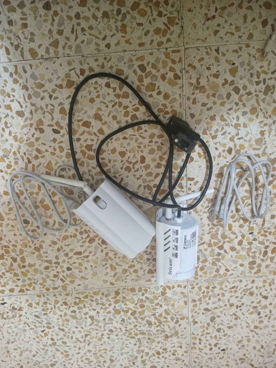 كامرات ثنين بهاذ الشكل بل كارتون سعرهن 18 الف  انطيك  شغالات ماعرف شون ربطهم ،بيها وإيرات LWN ثنين


**إذا كنت صاحب هذا الإعلان وتريد حذفه لأي سبب، رجاءا أرسل رسالة إلى الدعم الفني**