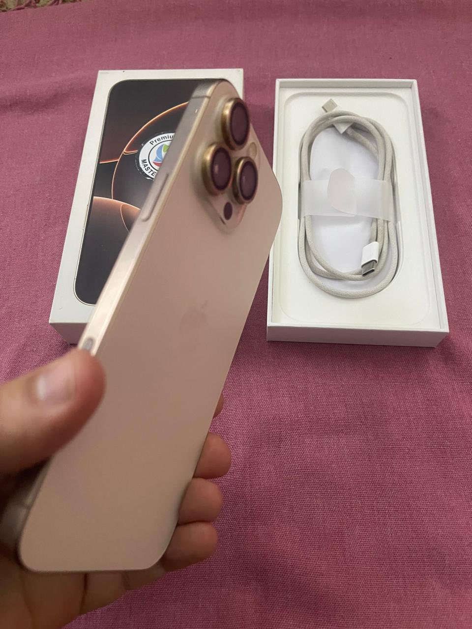 آيفون 16 بروماكس ماستر
السلام عليكم آيفون 16 بروماكس 
ذاكرة 256 
بطارية 🔋 94 اخر تحديث 
لون صحراوي ديزرت 
بعده بالضمان شهر 5 ينتهي 
مابيه شخط أو تبديل نظافة 100‎%‎
مرفقات كاملة كيبل اصلي و كارتونة مطابقة 
السعر خاص وتدلل 
*********** 📞
