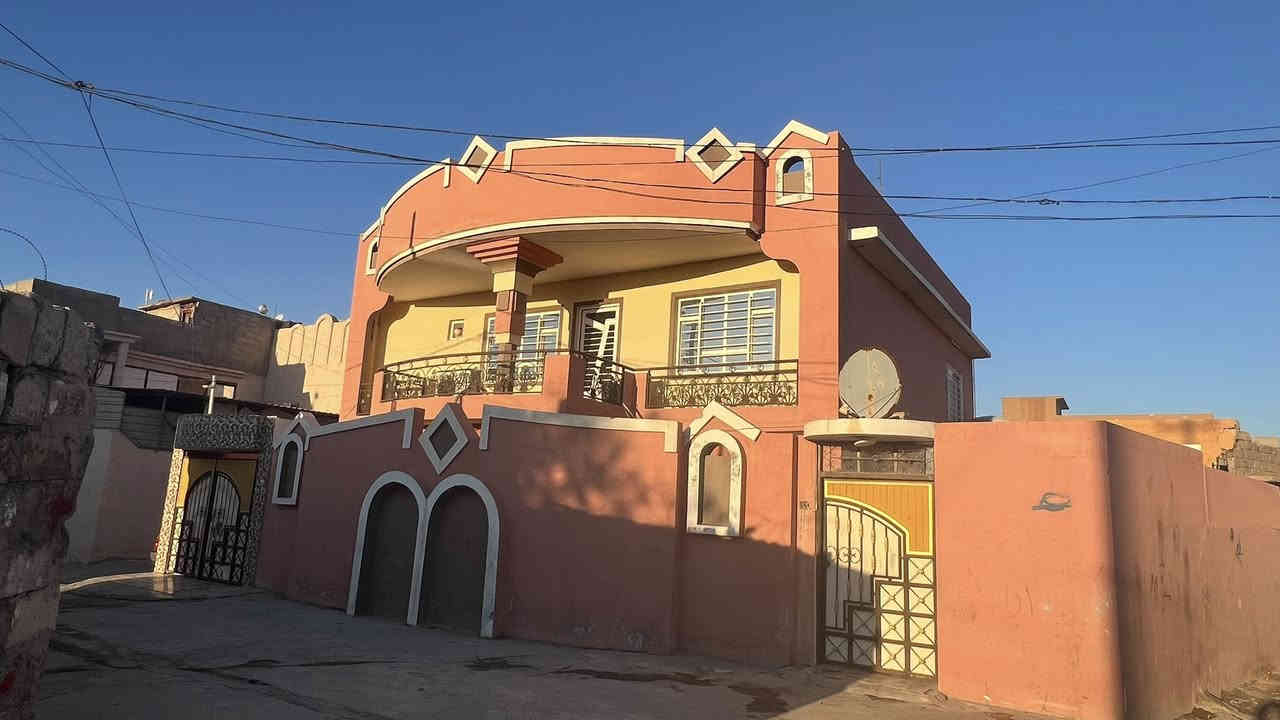 دار للبيع
المساحة 206
بيت طابقين طابق الثاني شقه ومفصوله شبه كامل عن البيت بيت مرتب جديد عنوان وادي حجر قرب مدرسة عمار ابن ياسر للاستفسار الاتصال على
 ***********
***********
