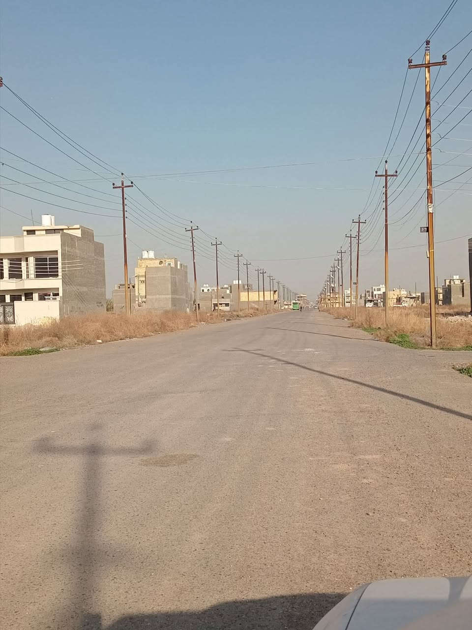 السلام عليكم يوجد لدينا قطعه ١٠٠ م مساحه الواجهة ٦وربع في الدورة مجمع الرحمن  السكني  شارع٤١ للبيع بدون دلاليه اني صاحبه قطعه في مجمع الرحمن سعر ٣٥ سند ٢٥ مكفوله من شركه كاملة للاستفسار متوفر واتس اب ***********
