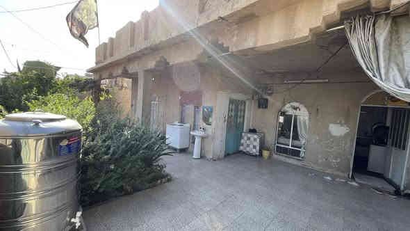 بيت مساحه 300. متر

مكان حي رساله قرب مطعم حماده

واجه 15 نزال 20

ويحتوي:-

على غرفتين نوم

مبطخ

وحديقه

استقبال

صاله

للاستفسار اتصل// واتساب :- ***********
