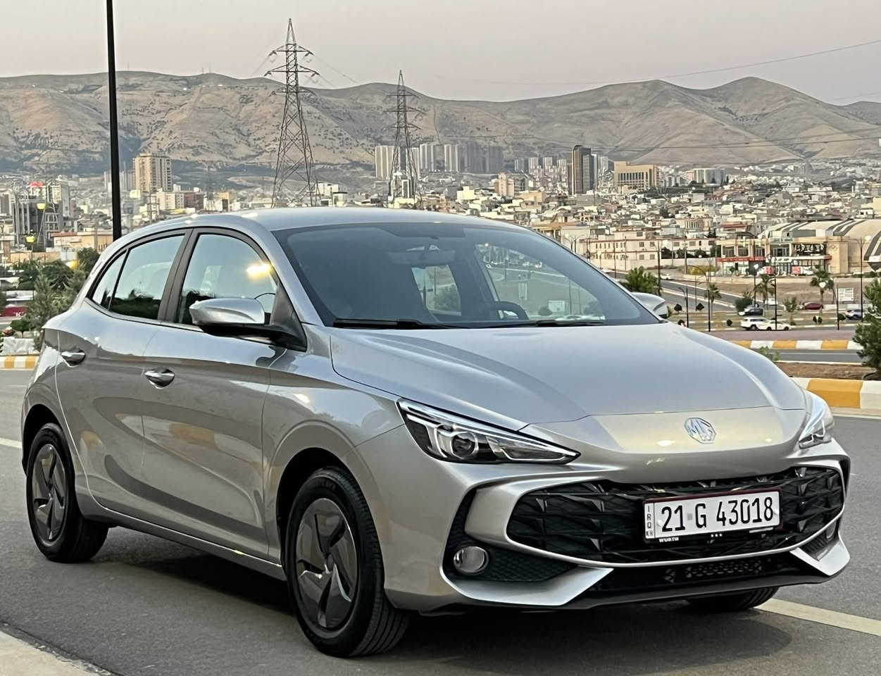 MG 3 2025
بێ بۆیاخ بێ سارد 
بێ شوخت  بێ چاڵ
تەنانەت دەعامیشی شوختی نییە
١٥ هەزار ڕۆشتووە
زەمانی شەریکە
ڕەسمی سۆنەرەکەم داناوە

***********
