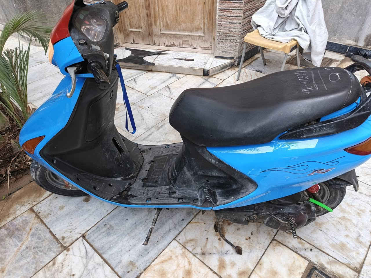 فراشه للبيع شوف عينك نضيفه مامفتوحه سلف عندر وياها اوراق منفيس السعر ٥٠٠ وبيه مجال مكاني البصره مناوي لجم ***********
