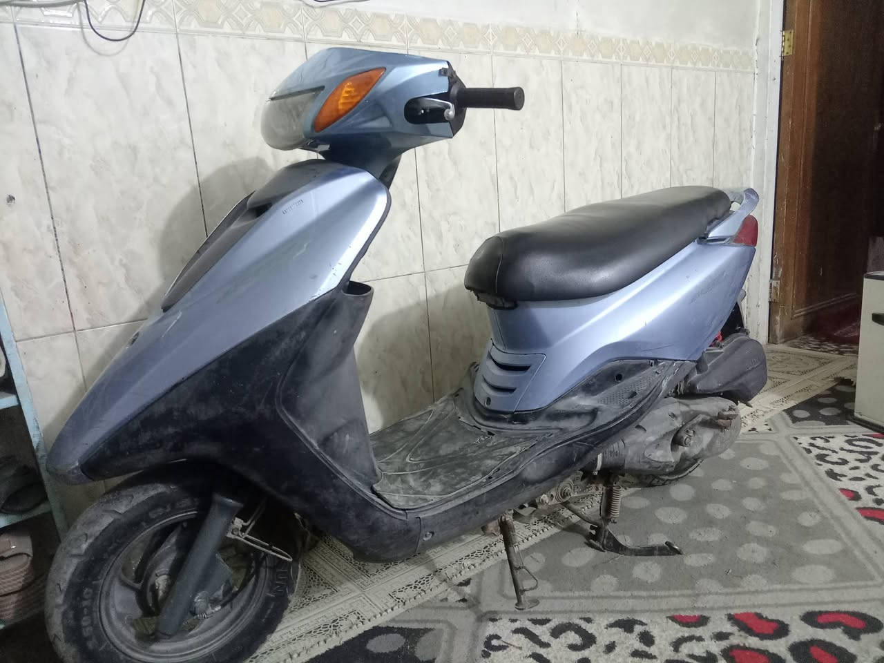 سلام عليكم شباب اكزز للبيع نضيفه الدراجه بس مكينه مفتوحه مكينته حلوه مكاني الشعب حي اور السعر ٧٥٠ وبيه مجال ***********
