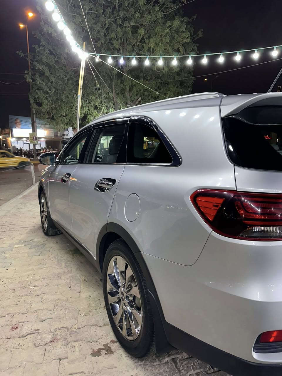 السلام عليكم...

سورنتو موديل 2019 وارد امريكي 

بنيدهة و دعاميتهة مبدلات مثل ما واضح بسونار 

مواصفات السيارة

محرك 6سلندر GDi

7 راكب 

4 وضعيات قيادة 

تحكم ستيرن 

تبريد قطعتين 

نقطة عمياء 

السيارة ماشية 79الف ميل

مكان السيارة بغداد 

سعر السيارة 200 وبيهة مجال 

للأستفسار:***********
