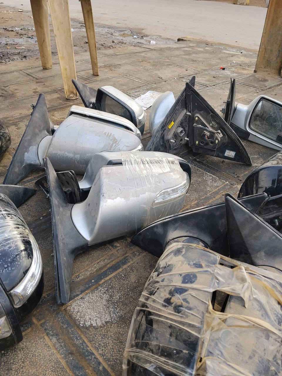 مريات جمله العدد 15 زوج.  بيهن زوج سوناتا 2017. وبيهن. سوناتا2008. بدون اشارع عدد 3 زوج.  جمله اخواني جمله السعر 50 الف. شي يشيل شي. العدد كلهن شرط. ***********
