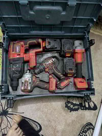 ٤ بطاريات • شاحن كامل • جديد