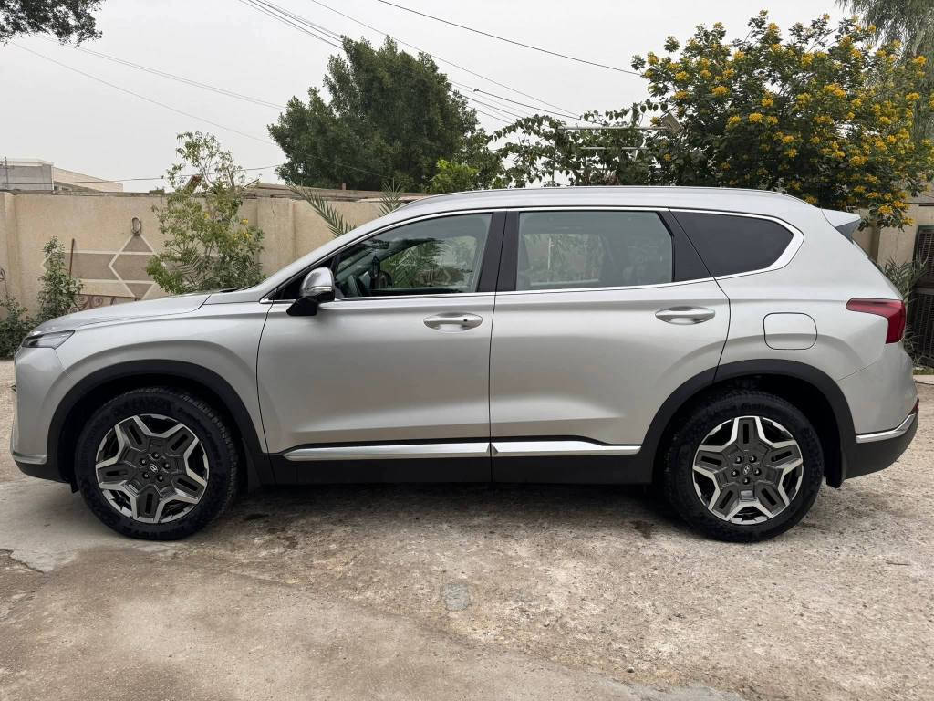 السلام عليكم للبيع هونداي سنتافي ♕2023♕ خليجي تحويل مباشر

فول موصفات 
داخل جلد اسود بلادي
4 كامرات 
3 قطع تبريد 
7 راكب 
محرك 6 سلندر 
ماشية 23 الف
بصمه تشغيل عن بعد كشنات كهرباء السيارة جديدة بمعنى الكلمة

السعــر 277$

موقع السيارة بغداد الدورة او الجادرية

للأستفسار الاتصال 
***********
*********** بغداد, العراق
