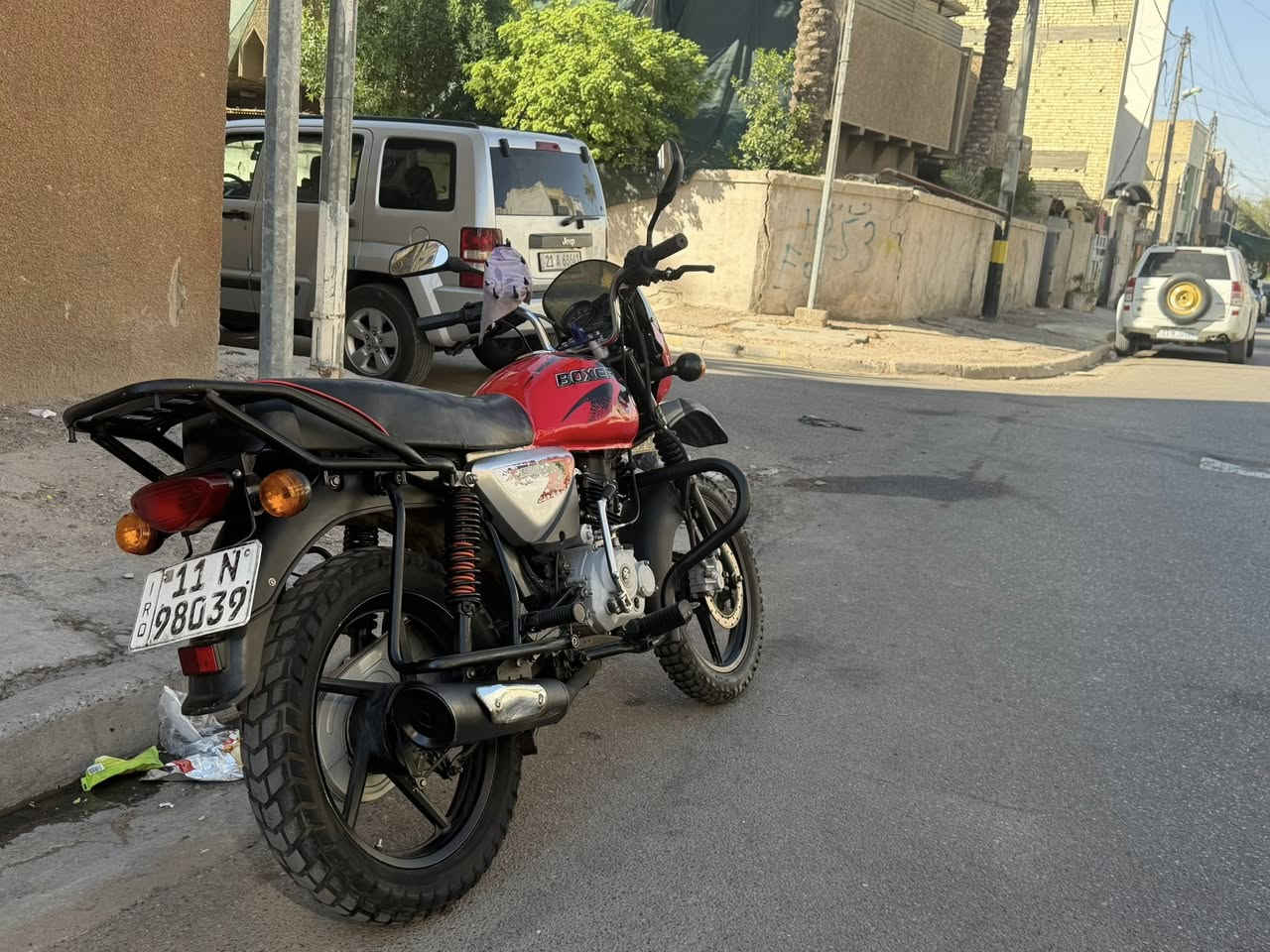 السلام عليكم بوكسر موديل 23 نزول 24 شهر ل12مرقم لوحه وسنويه انكليزي باسمي هزه جديده تحويل ثاني يوم شرط مكفوله كفاله عامه مكاني الحريه
***********
