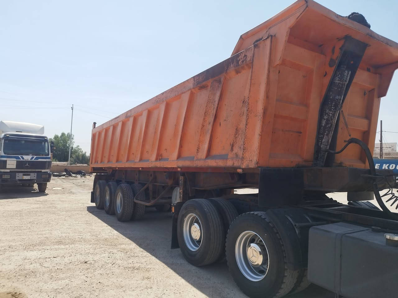 معرض الوان لتجارة السيارات والمعدات الثقيلة يرحب بكم

العنوان الانبار الفلوجة الخط السريع

*********** عبود الحلبوسي
*********** 
كرواتي تريله نساف سنكل بلادي دبل تاير
حجم 53
كير 240عادي
1995
عربانه حداديه 36 متر
السعر 4/50اربع شدات ونص وبيها مجال
