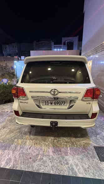 لسلام عليكم                                                                     
لاندكروز موديل (2015) للبيع 
بريم اصل ام الطفايه 
رقم انكليزي الجديد بأسمي
السياره ماشيه 110 الف حقيقي السياره خير من الله 
مواصفات السياره 
-مري شفط
-محرك 6 سلندر 4000 سس
-حساس امامي خلفي 
وباقي المواصفات معرفه…
السياره مكفوله كفاله عامه من محرك وكير وصبغ 
فقط الدعاميات مصبوغه للجماليه 
السعر 430 
***********
