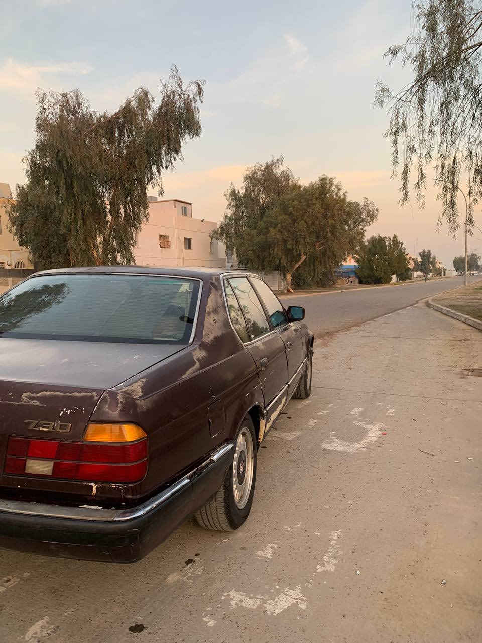 سلام عليكم بيئم 730 للبيع سريع السعر 27ورقه او بيهه مجال بصيط 
 تحويل مباشر 
بجم عريض سياره حلوه موديل 91
سياره محرك صدر حلوات كير كلش حلو بل تنميره فقط البك يتاخر الباقي كله صافي تخم تاير سياره يعوزهه صبغ جاهزه للصبغ للاستفسار اتصل ***********
