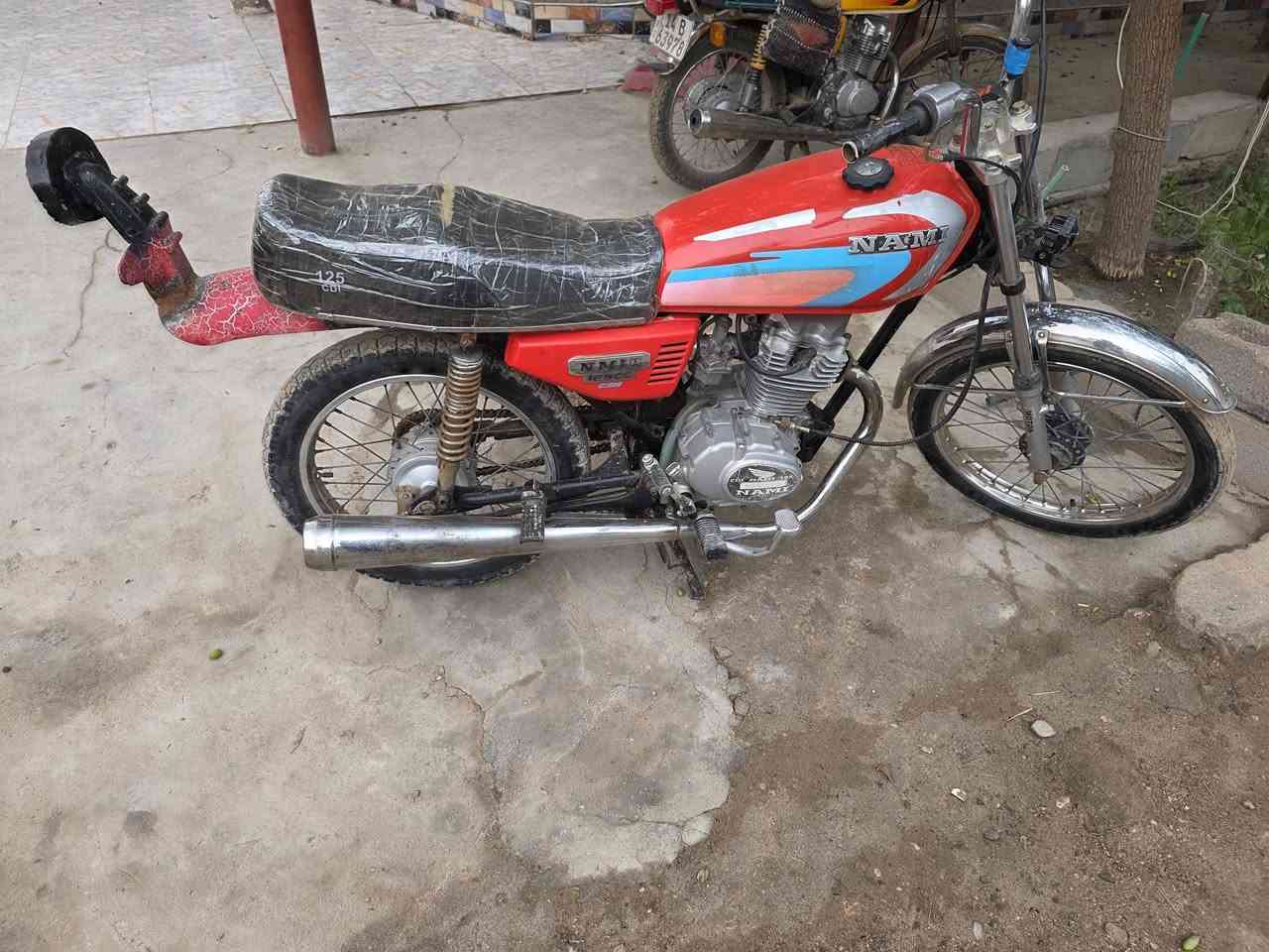 دراجه ايراني نامه لبيع سعره ٣٠٠  رقم تلفوني ***********  مكاني بني منصور يم مدرست حوش دراحه كلشي مبيه شقل وطلع
