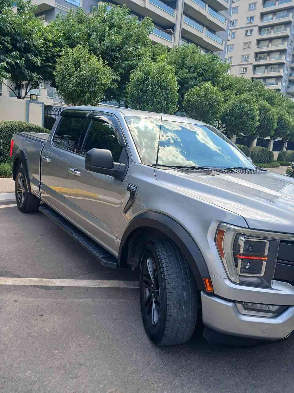 Ford F150 2023 کلین تایتڵ کەنەدی دەبڵ ئەکسل 
مواسەفات لاریات ی فول فولە بێ پانۆڕاما نمونە لە جوانی 
بێ بۆیاخ و بێ دەعم و لێدراوی کەنەدیە 
مەکینە ٨ بستۆن گێڕ و مەکینەی بەشەرت نەکراوەتەوە و کامل سێرڤس کراوە 
مواسەفات( شاشە گەورە و گێچی ئەلیکترۆنی - کوشن جلدی ناو قاوەییە کوشن سارد و گەرمە پێش و دواوە- ڕادار ٣٦٠ ) 
کامل جوانکاری بۆ کراوە 
نرخ: ٢٩٥$ و معامەلەیەکی کەم 
Nrx:295$ majal 
سلێمانی ناوشار
ژمارەی خاوەنی :*********** السليمانية, العراق
